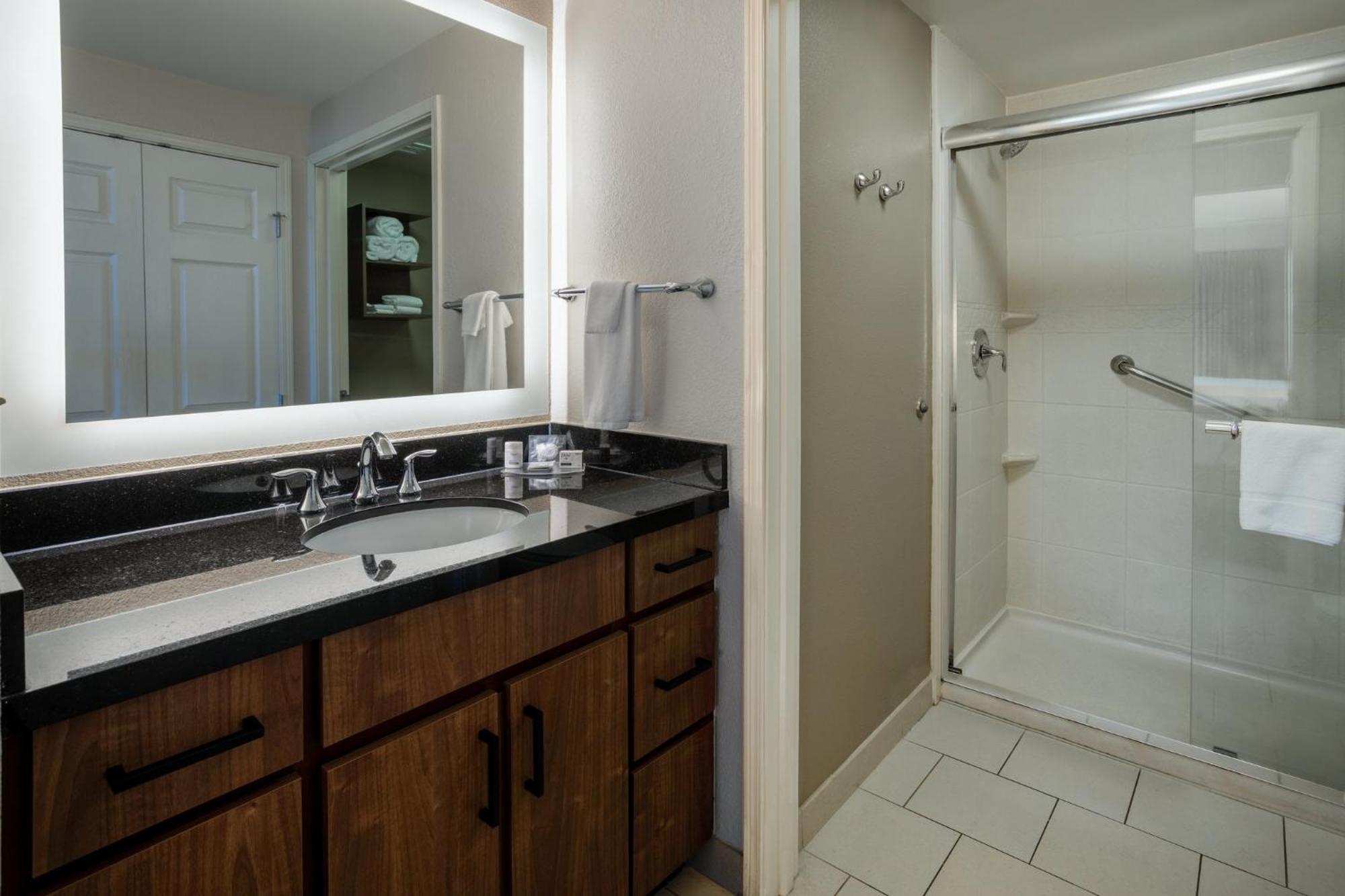 Hotel Staybridge East By Ihg 3*