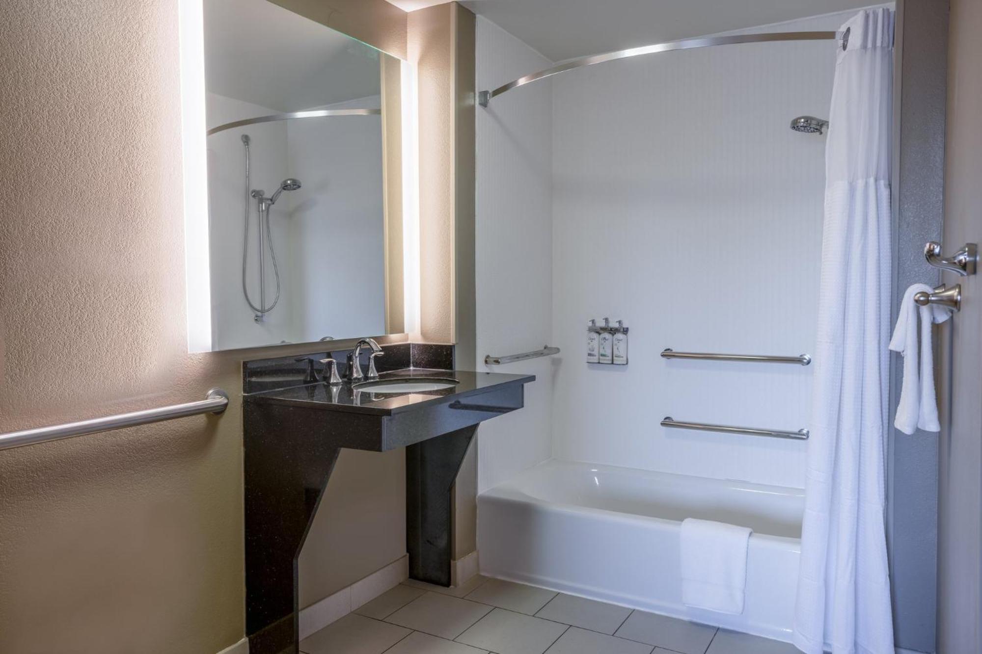 Staybridge East By Ihg 3*
